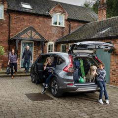 La checklist completa degli accessori per un road trip: tutto quello che ti serve per la tua prossima avventura
